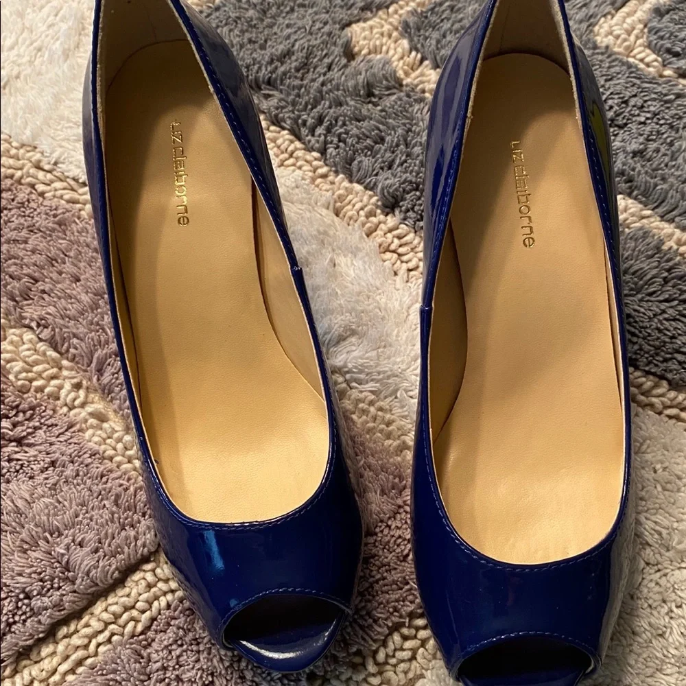 Liz Claiborne NWT Heels y.